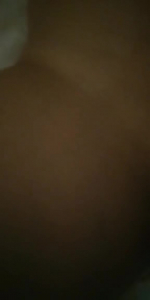 骚逼先用假屌插她